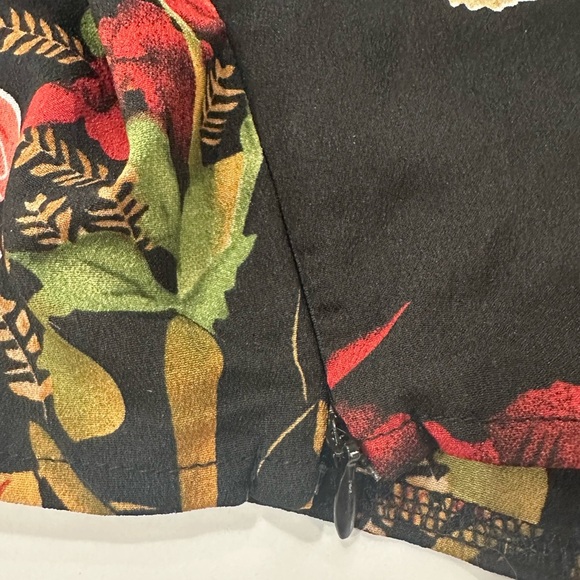 Pretty Little Thing Crop black floral top blouse cutout front buttons SZ L - Picture 7 of 9